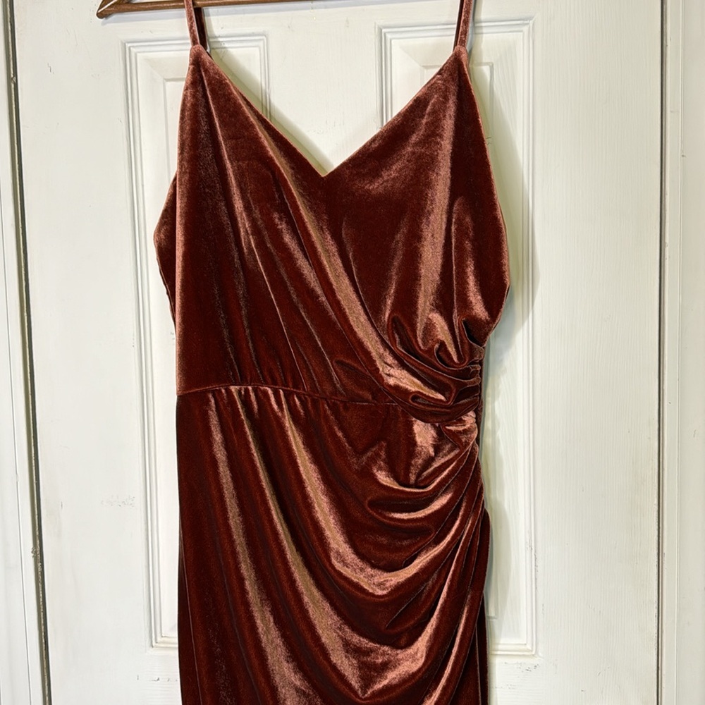 Elegant Velvet Burgundy Dress - Picture 3 of 16
